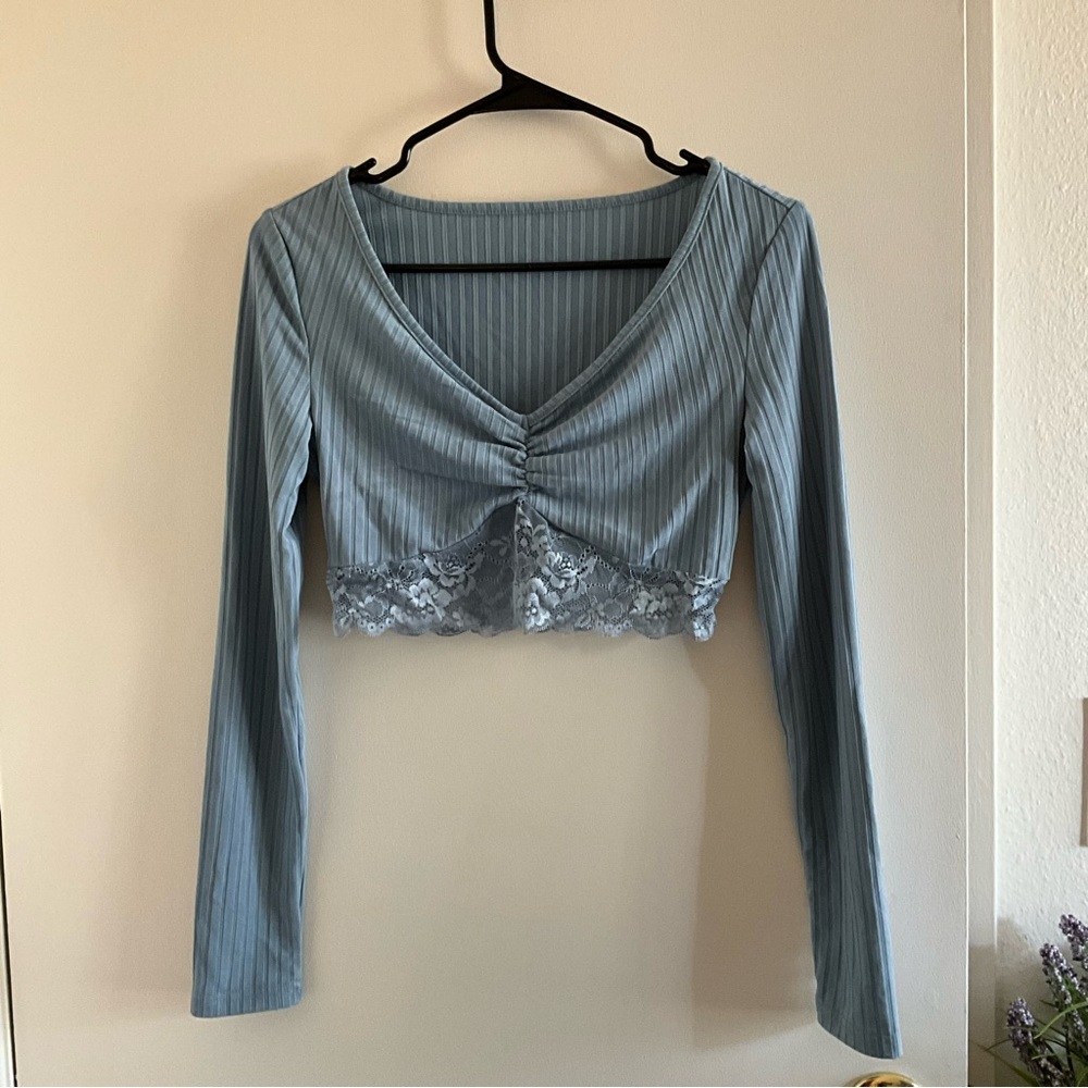 Blue cropped/ribbed long sleeve shirt